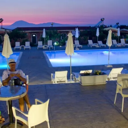 Fournia Village Ξενοδοχείο με διαμερίσματα 3*