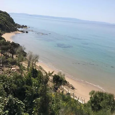 מלון דירות Fournia Village