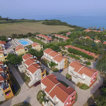 Fournia Village מלון דירות 3*