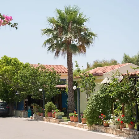 Fournia Village מלון דירות 3*