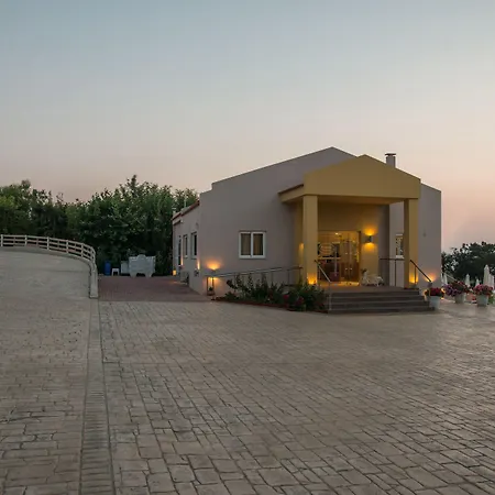 Fournia Village מלון דירות