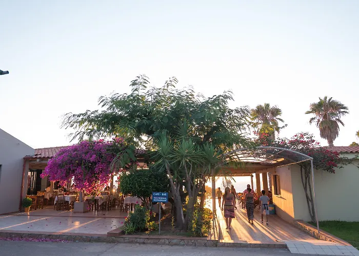 Fournia Village Apartmanhotel 3*